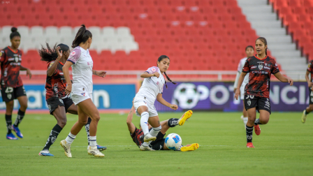 Quito, 1 de agosto de 2026. Final de ida por la Superliga Femenina. Liga Deportiva Universitaria recibe a Dragonas Independiente del Valle en el estadio Rodrigo Paz Delgado.
