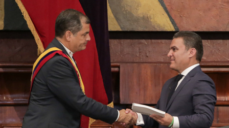 Rafael Correa y José Serrano en uno de los eventos presidenciales en la época del correísmo.