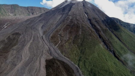 Lahar producto de fuertes lluvias en el volcán Reventador