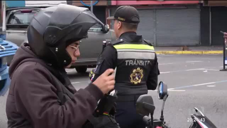 El paquete normativo busca normar el uso de scooters, motos eléctricas y tricimotos, además de homologar un dispositivo único para el paso vial. Un reportaje de Karen Haro