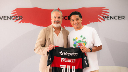El futbolista ecuatoriano Anthony Valencia anunciado en Flamengo.