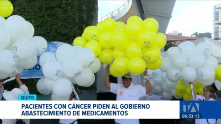 En un acto conmemorativo pacientes y familiares exigieron a las autoridades el suministro de medicinas y tratamientos para el cáncer. Un reportaje de Mayli Rosas