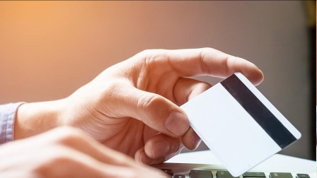 El CNE habilitó el pago de multas en línea a través de tarjetas de crédito y débito.