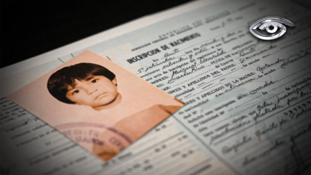 Mikael encarna el dolor de cientos de ecuatorianos llevados a Europa en procesos de adopción marcados por irregularidades, una crisis que llevó a Noruega a investigar setenta años de traslados internacionales. En este primer reportaje conocemos su historia y exponemos la falta de controles que hoy obliga a los adoptados a buscar respuestas sobre sus orígenes y a exigir responsabilidades a ambos Estados.
