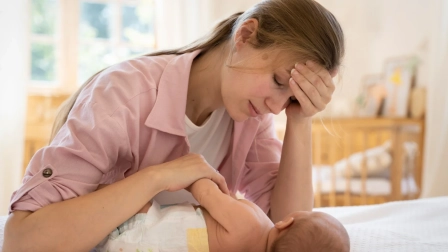 La depresión posparto puede aparecer después del nacimiento de un bebé y provocar tristeza, ansiedad, aislamiento y otros síntomas que pueden afectar la vida cotidiana de las madres.