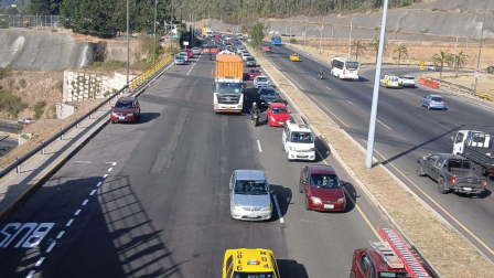 Municipio de Quito retomó el contraflujo en la av. Simón Bolívar