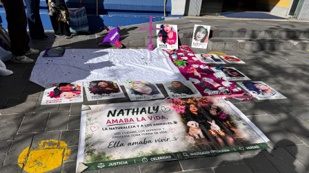Familiares y amigos de Nathaly Mafla realizó un plantón en la Fiscalía de Pichincha, este 4 de septiembre de 2026.