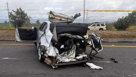 Un policía falleció en un accidente de tránsito mientras se trasladaba con otros unifromados a la cárcel de Cotopaxi.