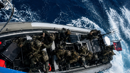 Una embarcación pesquera fue interceptada por militares de Estados Unidos.