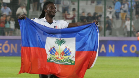 El defensa de Liga de Quito, Ricardo Adé, anunció su retiro de la Selección
