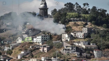 Una columna de humo se visulaizó en el sector El Panecillo este martes 8 de septiembre