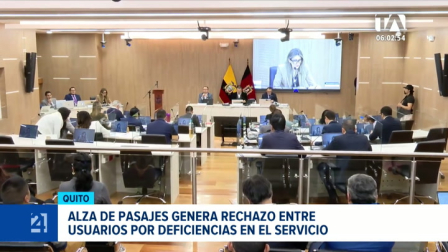 La decisión sobre la tarifa del transporte público desató el rechazo de los usuarios, quienes señalan que la mala atención y las frecuentes infracciones viales. Un reportaje de Brigette Mancheno