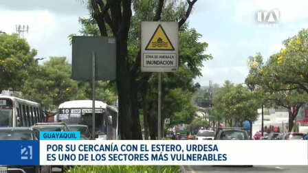Por su cercanía con el estero, Urdesa es uno de los sectores más vulnerables ante el Fenómeno de El Niño. Además, viviendas junto al estero están expuestas a la acumulación de agua. Un reportaje de Ever Moreira