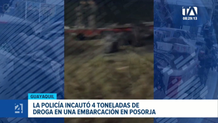 Una estructura delictiva con armamento de grueso calibre custodiaba la embarcación donde se hallaron cuatro toneladas en Posorja. Un reportaje de Catalina García
