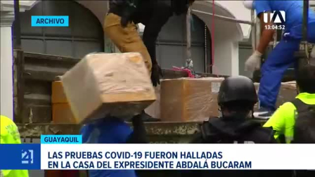 El expresidente permanece en Guayaquil mientras se desconoce el paradero de su hijo, ambos sentenciados en el caso Pruebas Covid-19. Un reportaje de Carlos Sacoto