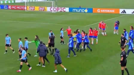 Jugadoras de las selecciones Sub-20 de Chile y Uruguay protagonizaron una violenta pelea.