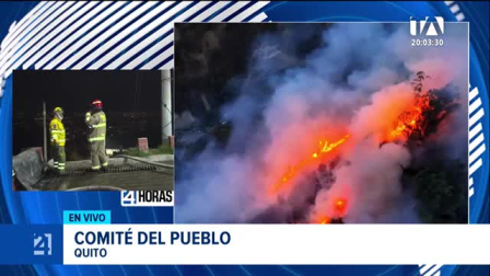 Personal del Cuerpo de Bomberos trabaja en la línea de fuego para controlar las llamas registradas en este sector del norte de la capital. Un reportaje de Nathalie Jiménez