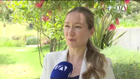 El Municipio de Quito desplegó brigadas para evaluar la contaminación atmosférica y prevenir afecciones respiratorias en las zonas con mayor presencia de humo y ceniza. Un reportaje de Mishell Villacís