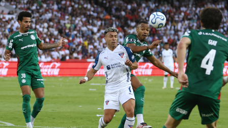 Liga de Quito enfrenta a Palmeiras en el estadio Rodrigo Paz Delgado.