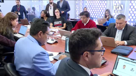Mercedes Caicedo no asistió a la entrega de información, mientras la titular del Legislativo señaló que no compete intervenir en esa decisión. Un reportaje de Karen Haro