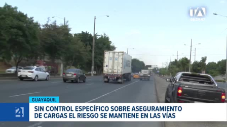 Incidentes recurrentes en los principales accesos viales ponen a prueba la eficacia de los controles al transporte de carga pesada. Un reportaje de Camila Guevara