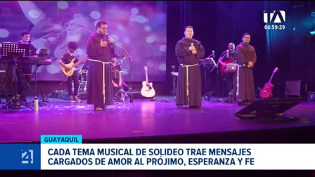 El sacerdote franciscano ha escrito 30 temas y producido 12 videoclips junto a la agrupación Solideo, promoviendo mensajes de solidaridad y esperanza. Un reportaje de Ricardo Cruzatty