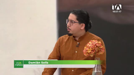 Damián Solís, fundador de MUCA Ecuador, presenta un pasaporte turístico con 40 sellos inspirados en destinos del país para convertir cada viaje en un recuerdo.