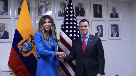 Daniel Noboa se reúne con Kristi Noem en Nueva York para abordar la cooperación en seguridad, crimen organizado transnacional y narcotráfico.