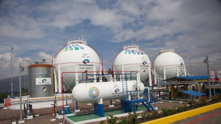 Petroecuador analiza enviar conbustible a Perú y refinarlo en ese país.