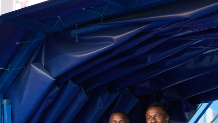 John Yeboah y Alan Minda antes de un entrenamiento con la Selección de Ecuador.
