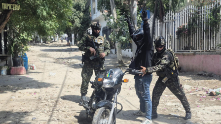 Calles de Santa Marta militarizadas con presencia de la Fuerza Pública tras los hechos de violencia en la ciudad.