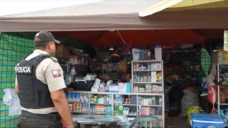Policía y fuerzas Armadas participaron en un operativo de Arcsa, en el que fueron hallados miles de medicamentos irregulares.