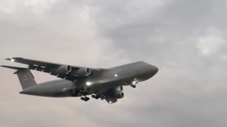 Un Lockheed C-5M de la Fuerza Aérea de Estados Unidos aterriza en Guayaquil