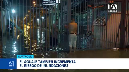 Sectores del norte de Guayaquil enfrentan estragos por acumulación de agua en zonas bajas, mientras habitantes del Suburbio sufren afectaciones por la coincidencia con el aguaje. Un reportaje de Ever Moreira
