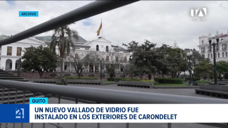 La estructura reemplaza las vallas metálicas que ocuparon la Plaza Grande por meses. La ciudadanía tiene opiniones divididas sobre su impacto estético y simbólico. Un reportaje de Stephany Paz