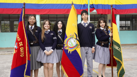 Estudiantes de Ecuador juraron la bandera este viernes 25 de septiembre de 2026.