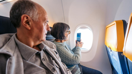 Adulto matores y personas con discapacidad podrán acceder a un descuento del 50% en pasajes aéreos en Ecuador