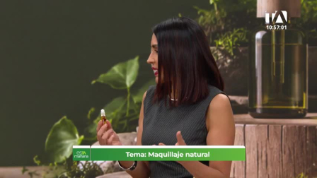 Daniela Gutiérrez, ingeniera en biotecnología y emprendedora, transforma flores, extractos y minerales en productos de belleza naturales que llegan a Ecuador y al exterior.