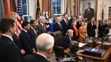 El presidente de Estados Unidos, Donald Trump, hace un anuncio en el Despacho Oval de la Casa Blanca en Washington D. C., el 28 de septiembre de 2026