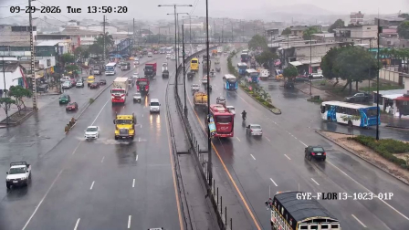 Fuertes lluvias en Guayaquil: Calles anegadas y tráfico pesado en el norte y noroeste