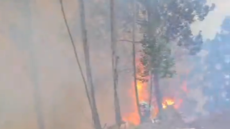Fuerte incendio forestal se registra en Biblián, provincia de Cañar, la tarde de este martes 29 de septiembre de 2026.