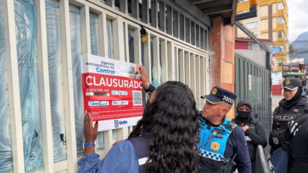 Autoridades clausuraron un bar-discoteca en Quito: se encontró a 19 personas indocumentadas y una menor de edad.