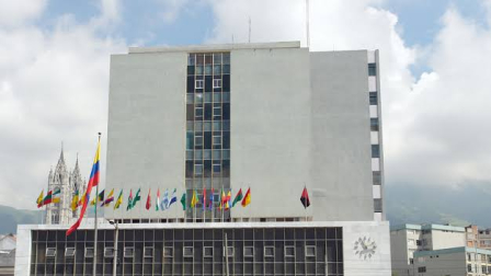 El Banco Central del Ecuador dio a conocer el incremento del riesgo país de Ecuador tras un cambio en la dirección del Ministerio de Desarrollo Económico.