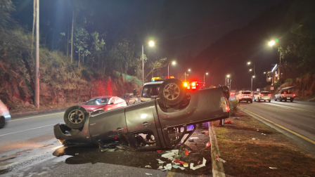 Siniestro de tránsito en la av. Simón Bolívar deja un carril cerrado en Miravalle