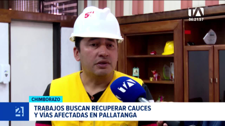 Equipos técnicos ejecutan labores de contención de erosión y recuperación de calzada para mitigar riesgos ante eventuales crecientes de ríos en la provincia de Chimborazo. Un reportaje de Gustavo Jaramillo