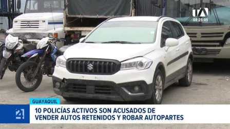 El operativo dejó 12 aprehendidos, entre agentes en servicio activo y retirados, señalados por comercializar automotores retenidos y alterar evidencias bajo custodia oficial. Un reportaje de Catalina García