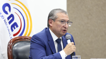 José Cabrera, presidente del CNE, durante el sorteo de los candidatos del Cpccs este jueves 1 de octubre del 2026.