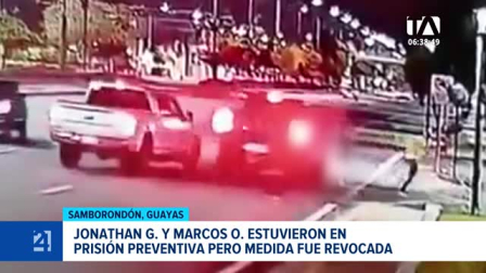 El abogado de uno de los procesados afirmó que los ocupantes del vehículo exigieron detener la marcha tras el impacto en la vía a Samborondón, pero el conductor se dio a la fuga. Un reportaje de Camila Guevara
