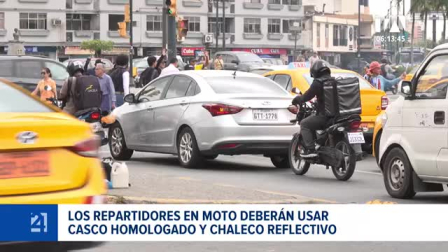 Tras su publicación en el Registro Oficial, la normativa impone nuevos requisitos operacionales y de seguridad para las entregas a domicilio en motocicletas. Un reportaje de Paula Kuhn