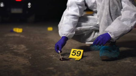 Personal investigativo recoge evidencias de un crimen. Foto referencial.
